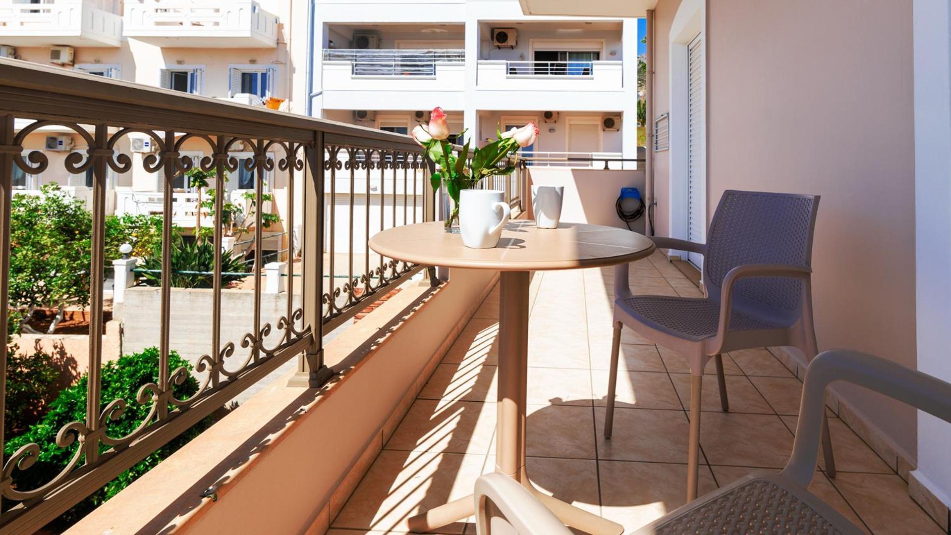 Vakakis-Me Apartments Palaiochora Exterior photo